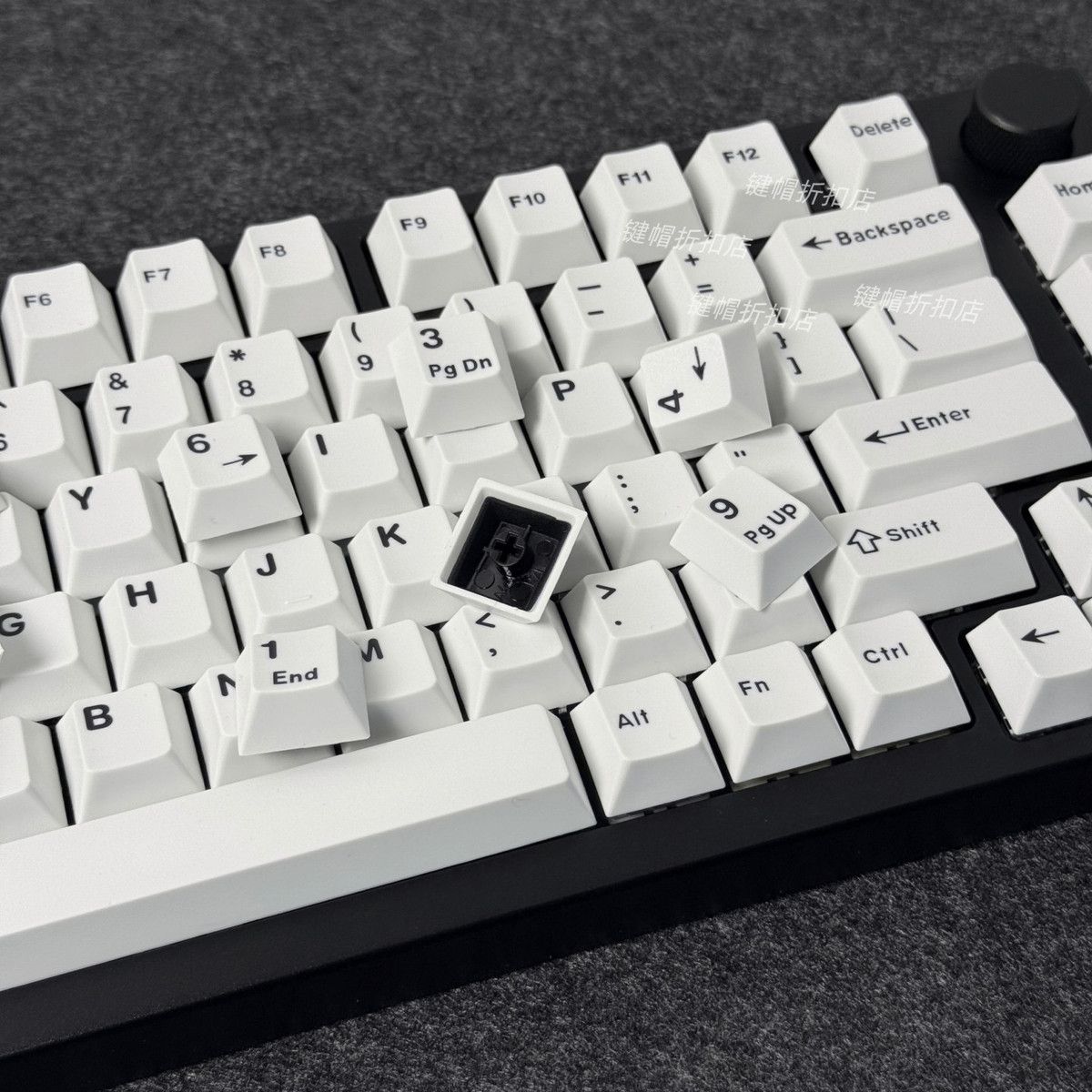 Minimalistyczne, czysto białe  – Gaming Keyboard Extension recenzja i cena