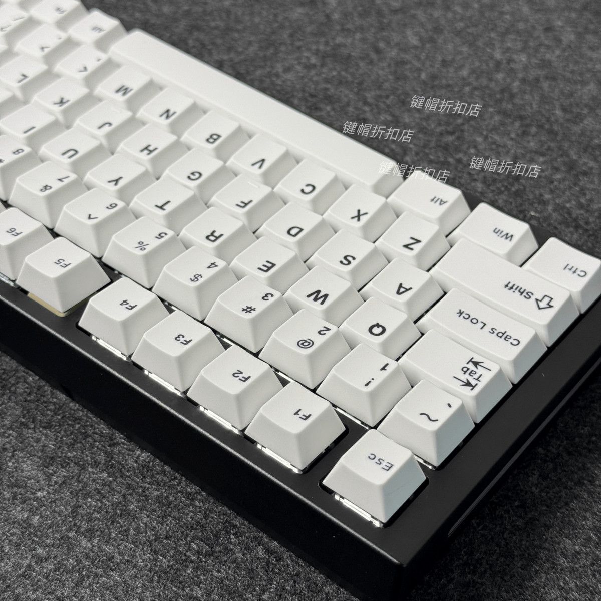 Minimalistyczne, czysto białe  – Gaming Keyboard Extension recenzja i cena